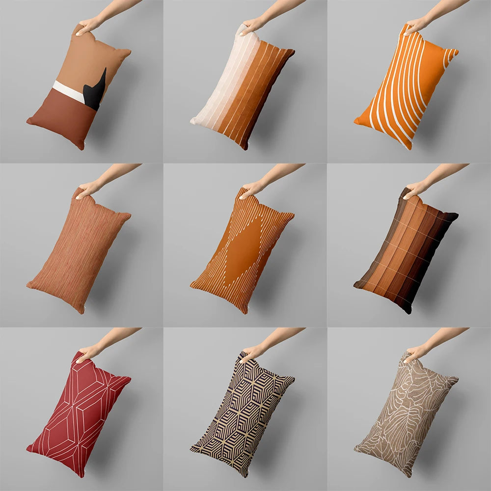 Coussin décoratif : Housse longue marron à motifs