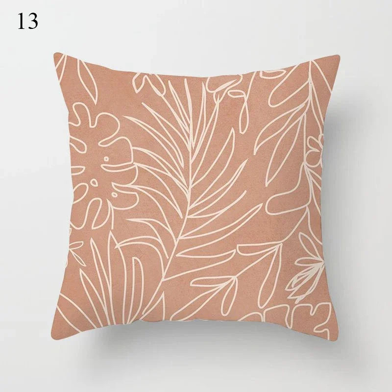 Coussin carré : Housse marron, motif géométrique moderne.