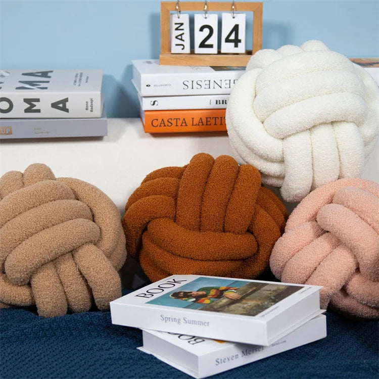 Coussin Boule Nouée – Douceur Décorative Faite Main