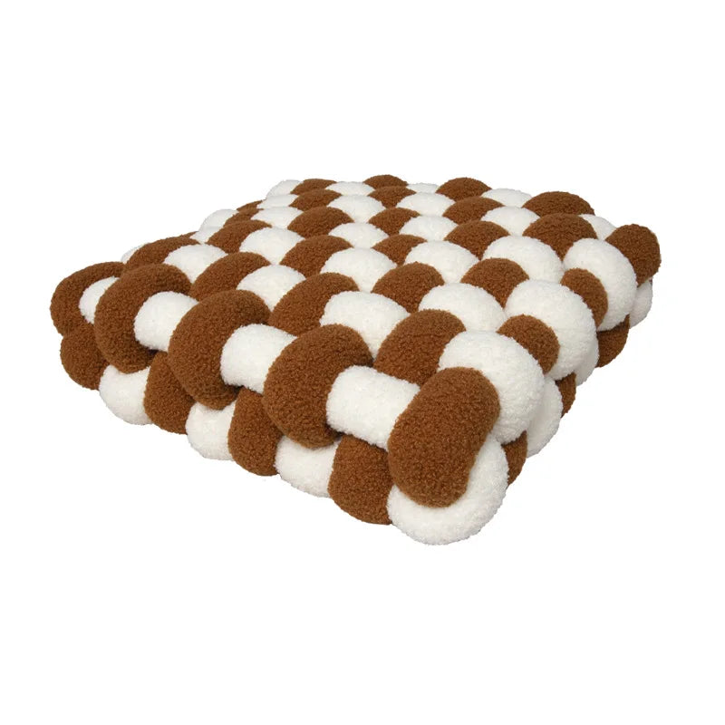 Coussin Nœud : Douceur Nordique en Polaire Berbère