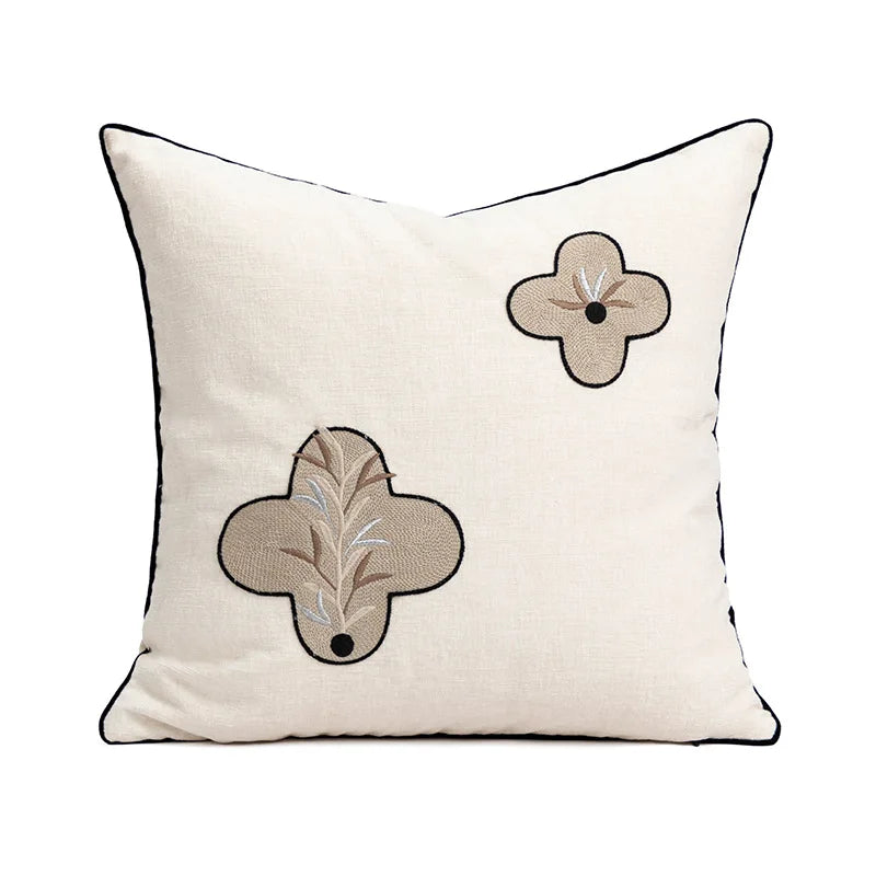 Coussin décoratif – Broderie marron luxe léger