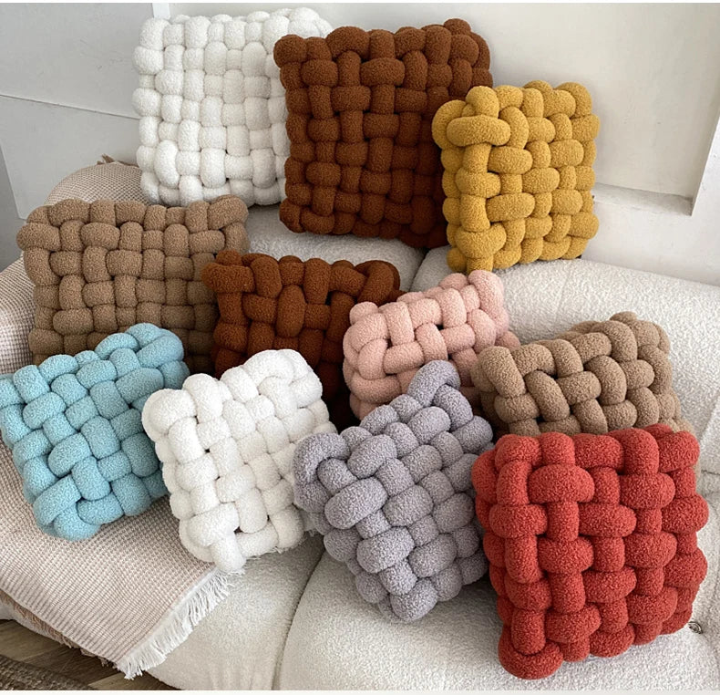 Coussin Nœud : Douceur Nordique en Polaire Berbère