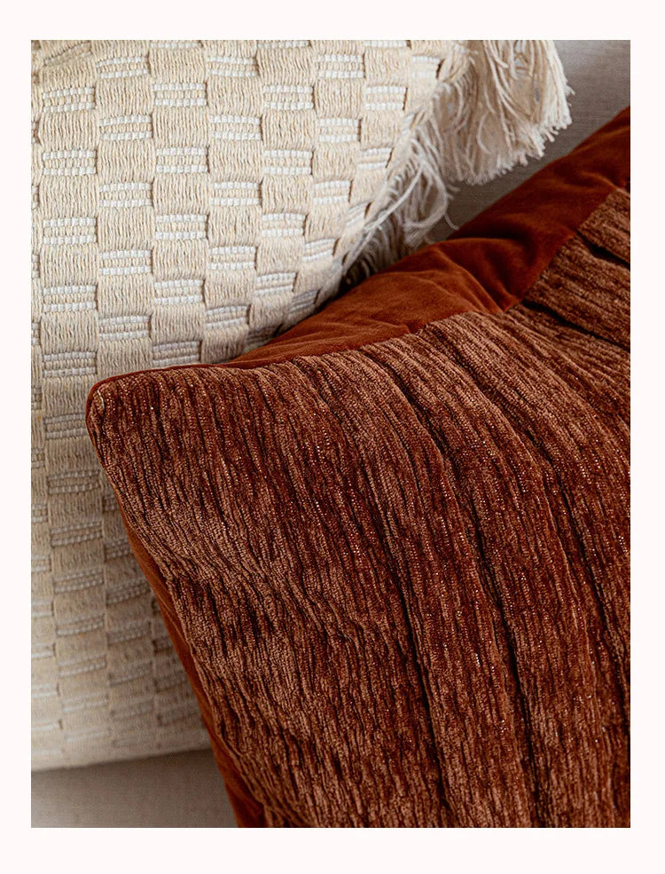 Coussin : Housse décorative à pompons orange café
