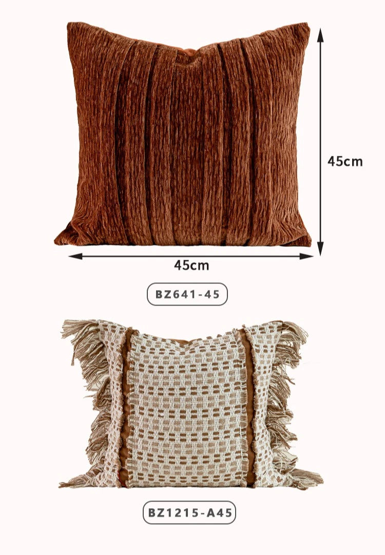 Coussin : Housse décorative à pompons orange café