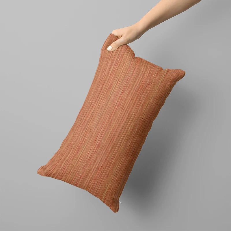 Coussin décoratif : Housse longue marron à motifs