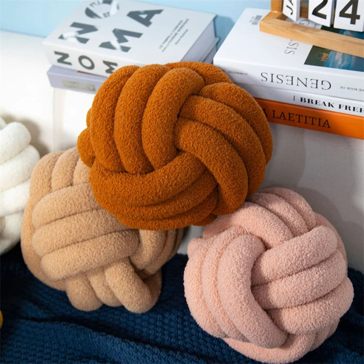 Coussin Boule Nouée – Douceur Décorative Faite Main