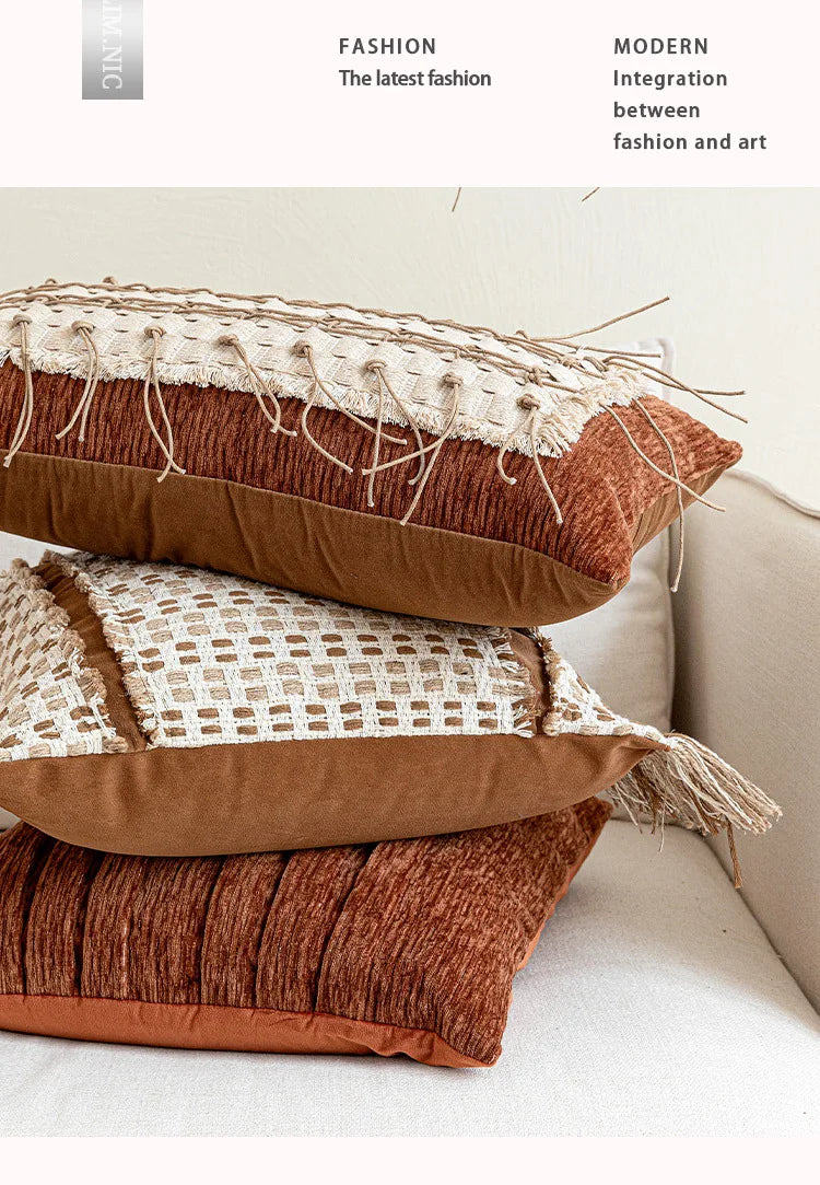 Coussin : Housse décorative à pompons orange café