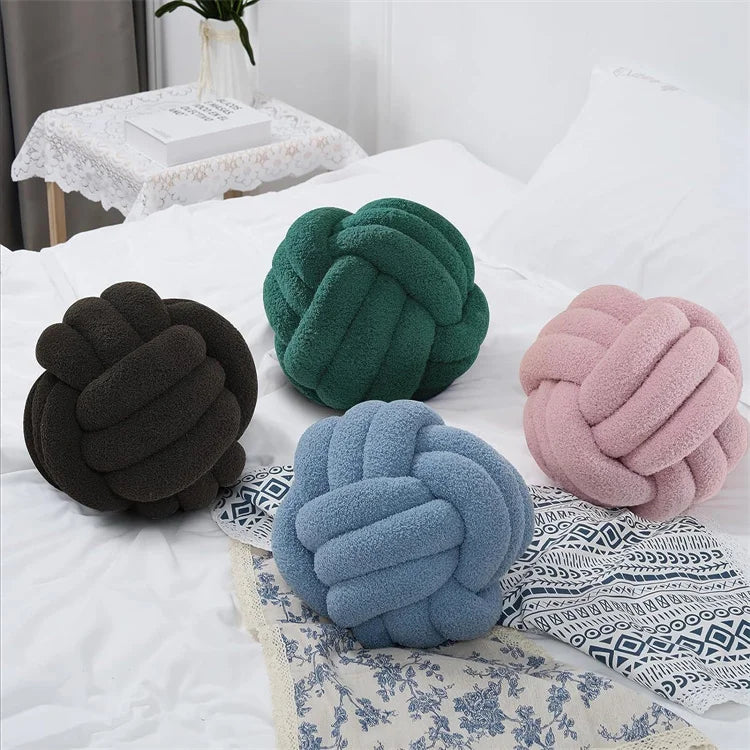 Coussin Boule Nouée – Douceur Décorative Faite Main