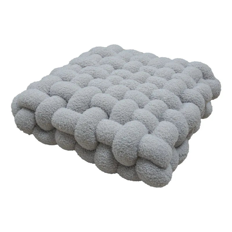 Coussin Nœud : Douceur Nordique en Polaire Berbère