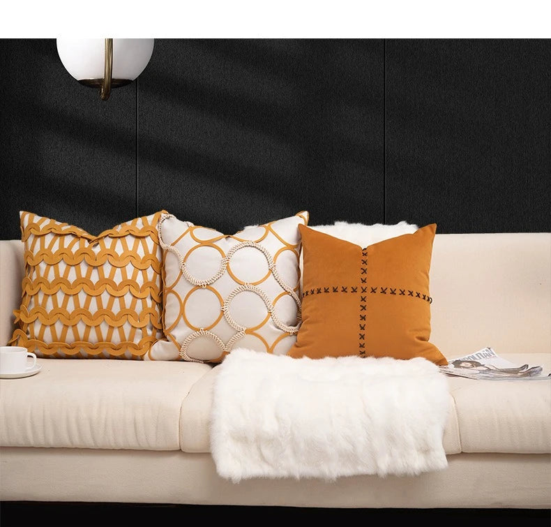 Coussin décoratif : suédine orange, touche luxe