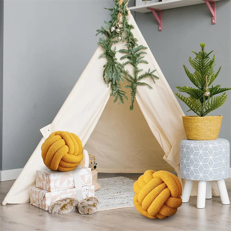 Coussin boule nouée – Douceur décorative et unique