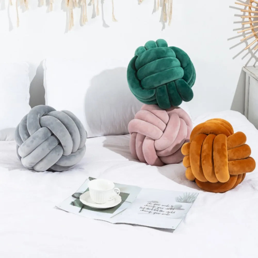Coussin Boule Nœud : Décoration Tressée Élégante