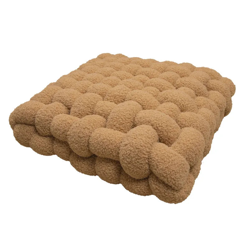 Coussin Nœud : Douceur Nordique en Polaire Berbère