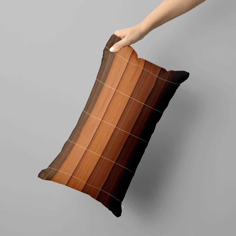 Coussin : Housse longue marron, motifs élégants