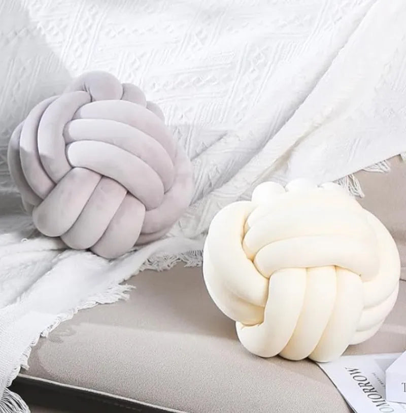 Coussin Boule Nœud : Décoration Tressée Élégante