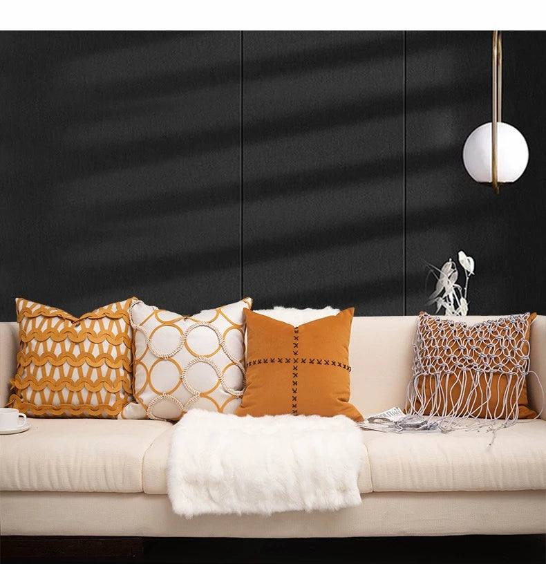 Coussin décoratif : suédine orange, touche luxe