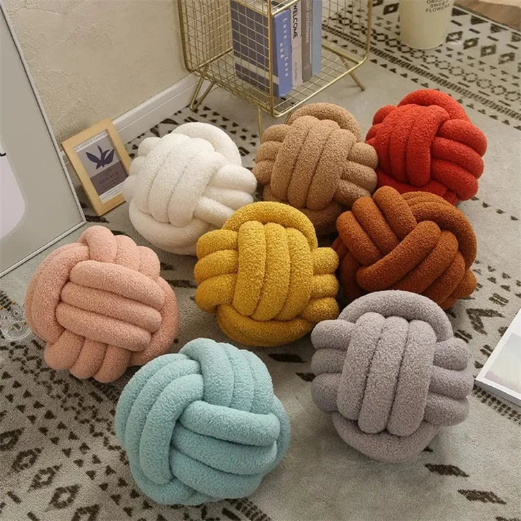 Coussin Boule Nouée – Douceur Décorative Faite Main