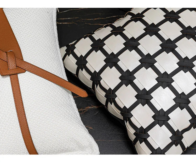 Coussin décoratif : Housse luxe marron, effet cuir