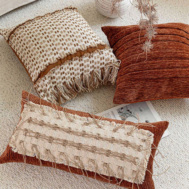 Coussin : Housse décorative à pompons orange café