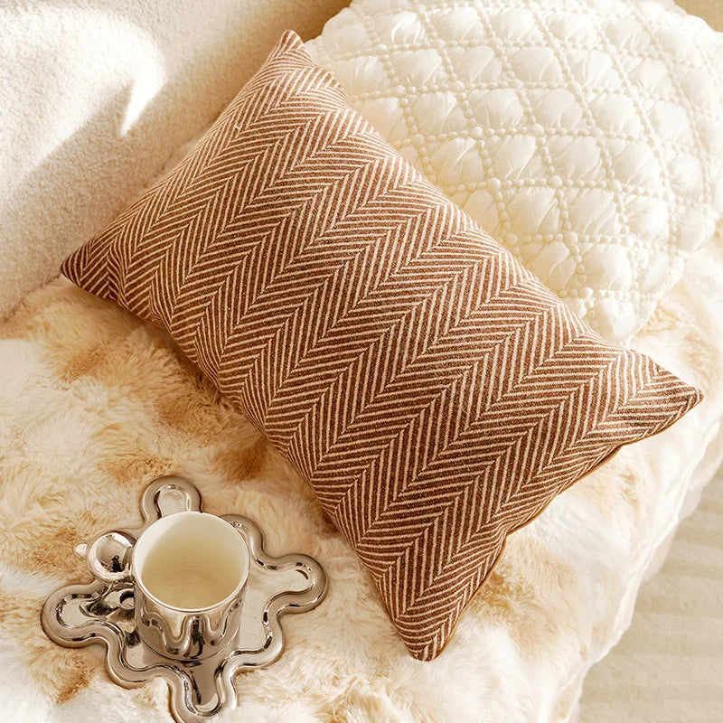 Coussin Déco : Luxe Vintage Français Marron