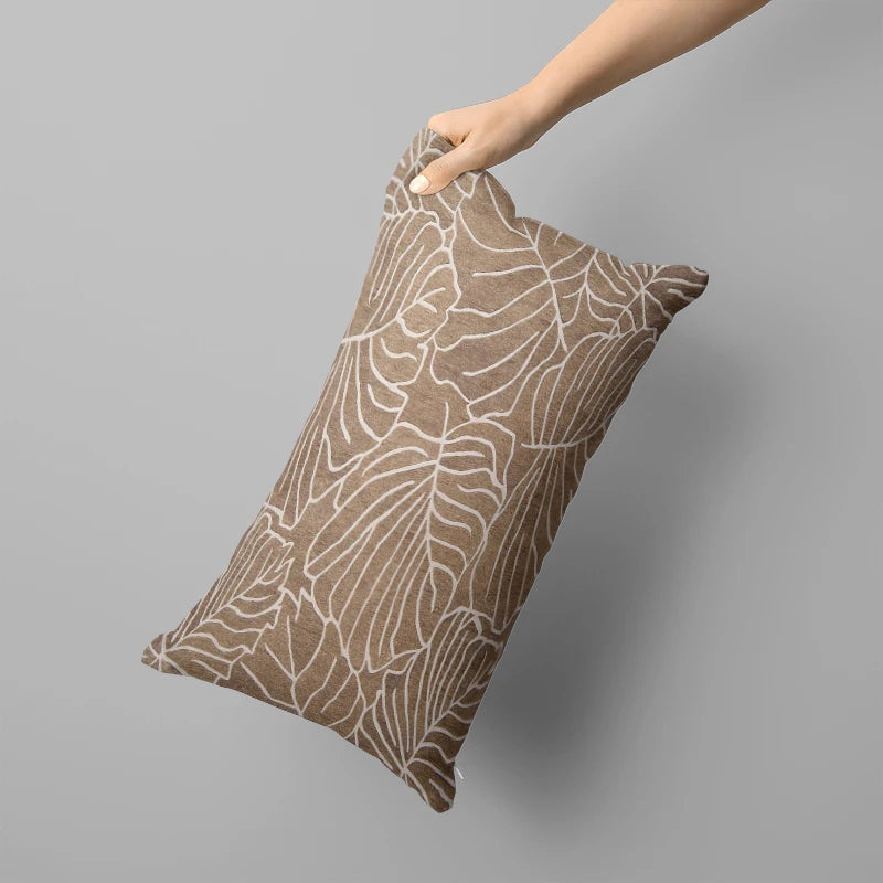 Coussin : Housse longue marron, motifs élégants