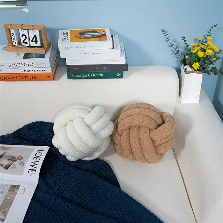 Coussin Boule Nouée – Douceur Décorative Faite Main